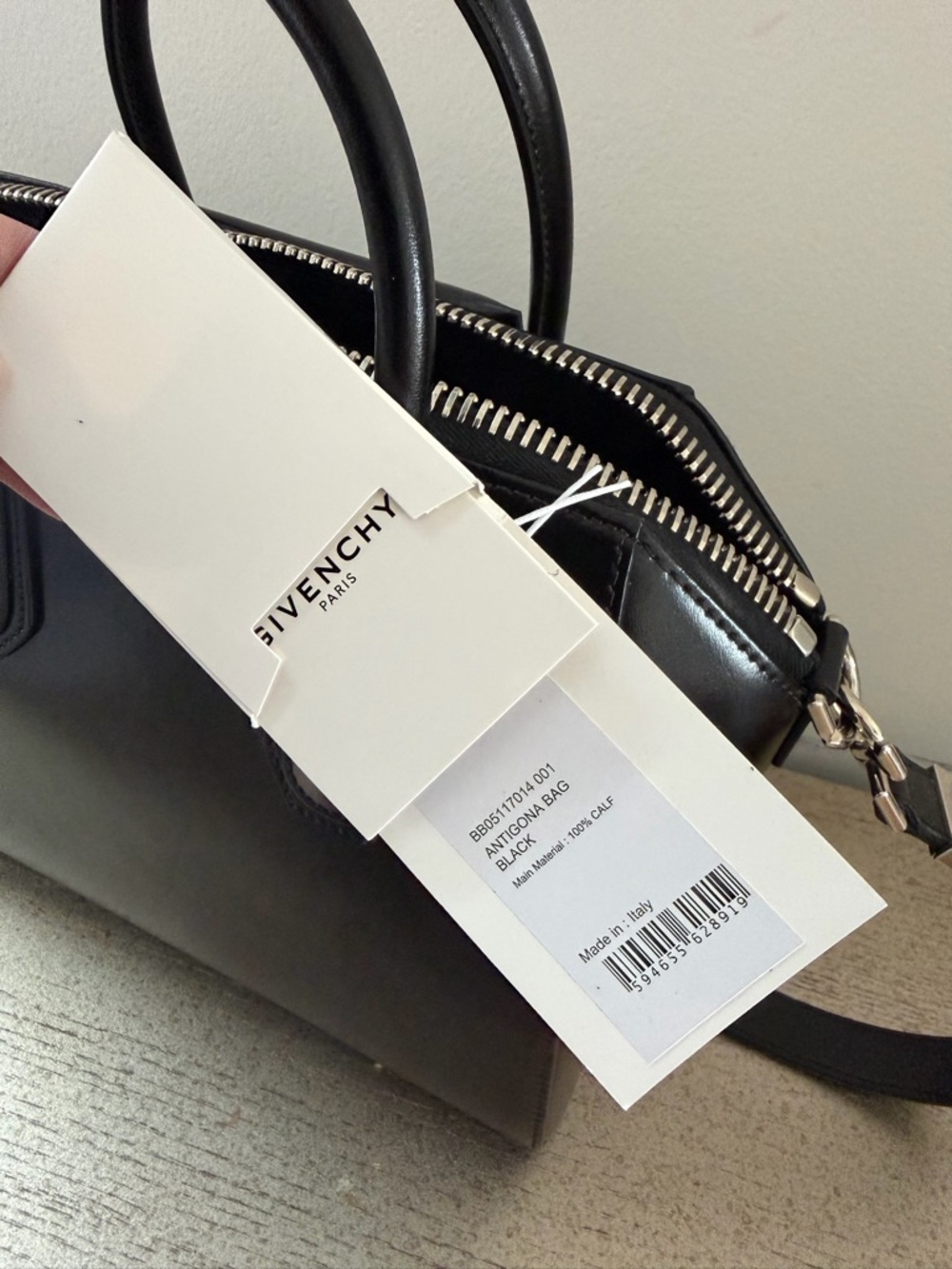 Givenchy Medium Black Antigona Smooth Leather Satchel - Picture 2 of 10